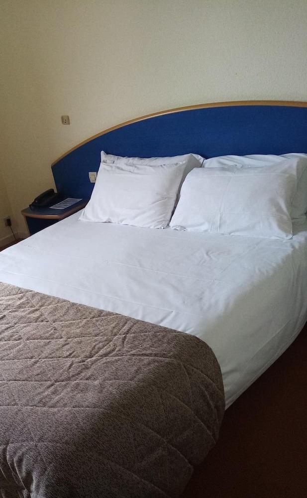 Cit'Hotel Les Alizes 리모주 외부 사진